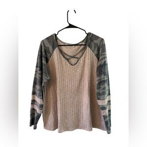 Haptics‎ by Holly Harper Pullover Top Ribbed Knit Camo Print Butter Soft Large
